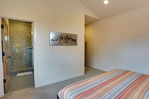 Mountain-base Lodge: 6 Miles to Downtown Bend