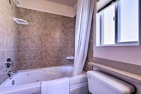 Inviting Retreat w/ Patio < 1 Mi to Colorado River