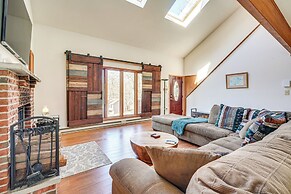 Fire Pit & Gas Grill: Charming Poconos Abode!