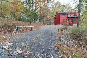 Fire Pit & Gas Grill: Charming Poconos Abode!