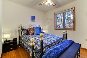 Charming Poconos Abode w/ Gas Grill + Fire Pit!