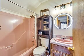 Fire Pit & Gas Grill: Charming Poconos Abode!