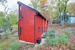 Fire Pit & Gas Grill: Charming Poconos Abode!