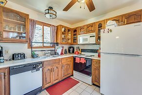 Fire Pit & Gas Grill: Charming Poconos Abode!