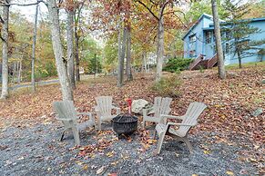 Fire Pit & Gas Grill: Charming Poconos Abode!