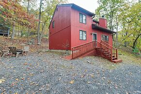 Fire Pit & Gas Grill: Charming Poconos Abode!
