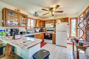 Fire Pit & Gas Grill: Charming Poconos Abode!