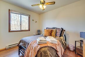 Fire Pit & Gas Grill: Charming Poconos Abode!