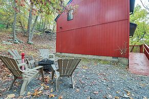 Fire Pit & Gas Grill: Charming Poconos Abode!