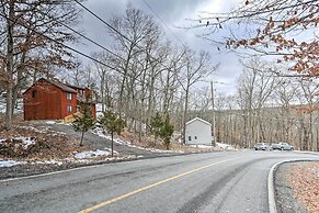 Charming Poconos Abode w/ Gas Grill + Fire Pit!