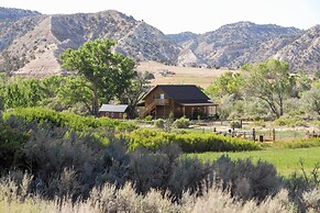Cozy Henrieville Cabin: 18 Mi to Bryce Canyon NP!