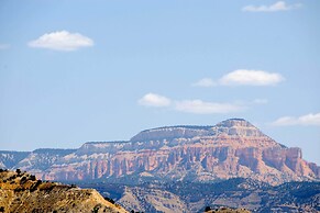 Cozy Henrieville Cabin: 18 Mi to Bryce Canyon NP!