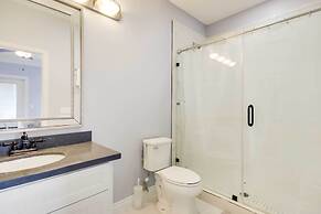 Luxe Southwest Houston Home w/ Balconies & Patio!