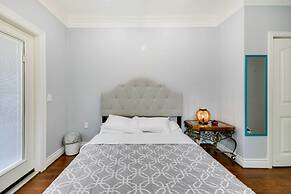 Luxe Southwest Houston Home w/ Balconies & Patio!