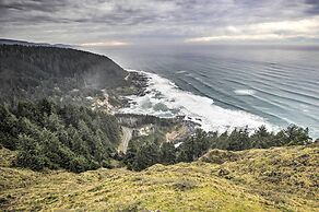 Epic Yachats Escape With Beach Access + Views!