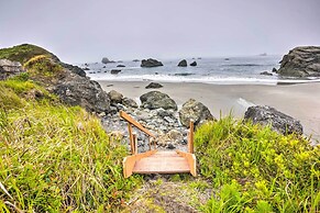 Serenity By The Sea - Chic Oceanfront Home w/ Deck