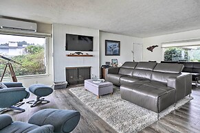 Serenity By The Sea - Chic Oceanfront Home w/ Deck