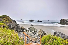 Serenity By The Sea - Chic Oceanfront Home w/ Deck