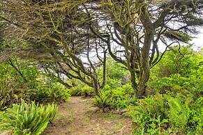 Serenity By The Sea - Chic Oceanfront Home w/ Deck