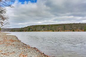 Walk to Lake! All-season Retreat in Poconos Mtns