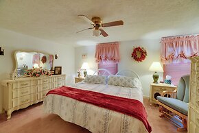 Peaceful Hazel Cottage w/ Deck & Yard!