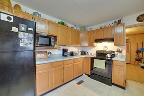 Peaceful Hazel Cottage w/ Deck & Yard!