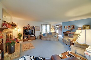 Peaceful Hazel Cottage w/ Deck & Yard!
