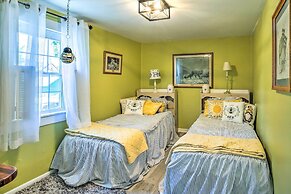 Dtwn Elizabethtown Home w/ Fire Pit & Gas Grill!