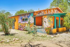 Casa Paloma Studio: Artsy & Airy w/ Hot Tub Access