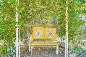 Casa Paloma Studio: Artsy & Airy w/ Hot Tub Access