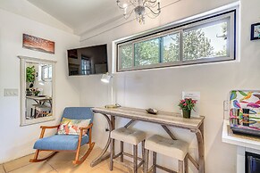 Casa Paloma Studio: Artsy & Airy w/ Hot Tub Access
