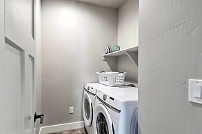 Modern Flagstaff Home, 4 Mi to Downtown!