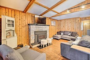 Near Skiing: Pocono Lake Cabin w/ Screened Patio