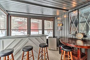 Near Skiing: Pocono Lake Cabin w/ Screened Patio