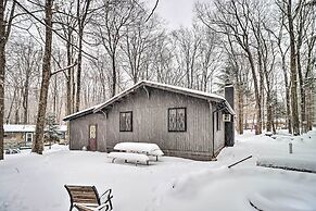 Near Skiing: Pocono Lake Cabin w/ Screened Patio