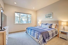 Luxury Mt Bachelor Retreat w/ Hot Tub & Patio