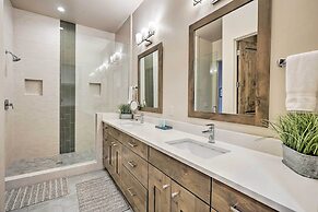 Luxury Mt Bachelor Retreat w/ Hot Tub & Patio