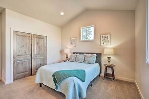Luxury Mt Bachelor Retreat w/ Hot Tub & Patio