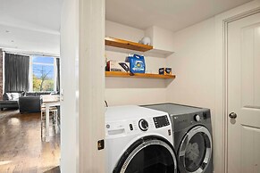 Modern Knoxville Gem: Near Campus & Eateries!