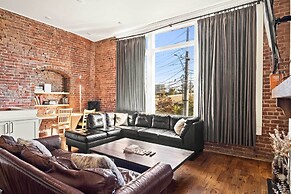 Modern Knoxville Gem: Near Campus & Eateries!