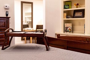 Modern Knoxville Gem: Near Campus & Eateries!