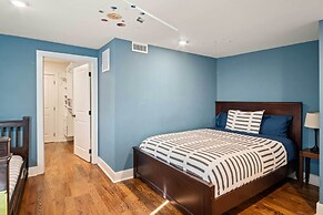 Modern Knoxville Gem: Near Campus & Eateries!