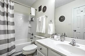 Modern Townhome w/ Deck & Golf Course Views!