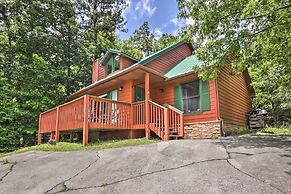 Gatlinburg Chalet: Hot Tub, Sauna + Mountain View