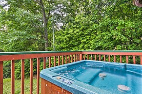Gatlinburg Chalet: Hot Tub, Sauna + Mountain View
