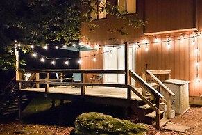 Furnished Deck & Game Room: Cabin in Tobyhanna