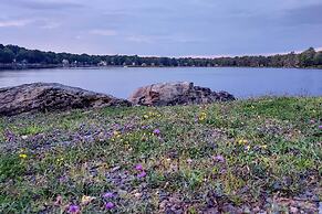 Furnished Deck & Game Room: Cabin in Tobyhanna