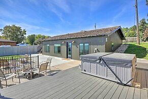 Chic & Cozy Cabin With Private Hot Tub & Beach!