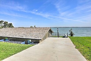 Chic & Cozy Cabin With Private Hot Tub & Beach!