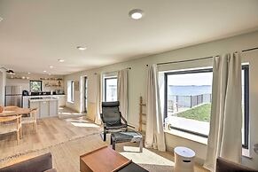 Chic & Cozy Cabin With Private Hot Tub & Beach!